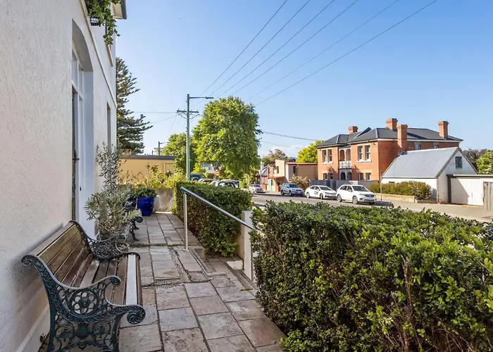 Sir Tom Inner City Living With Off Street Parking