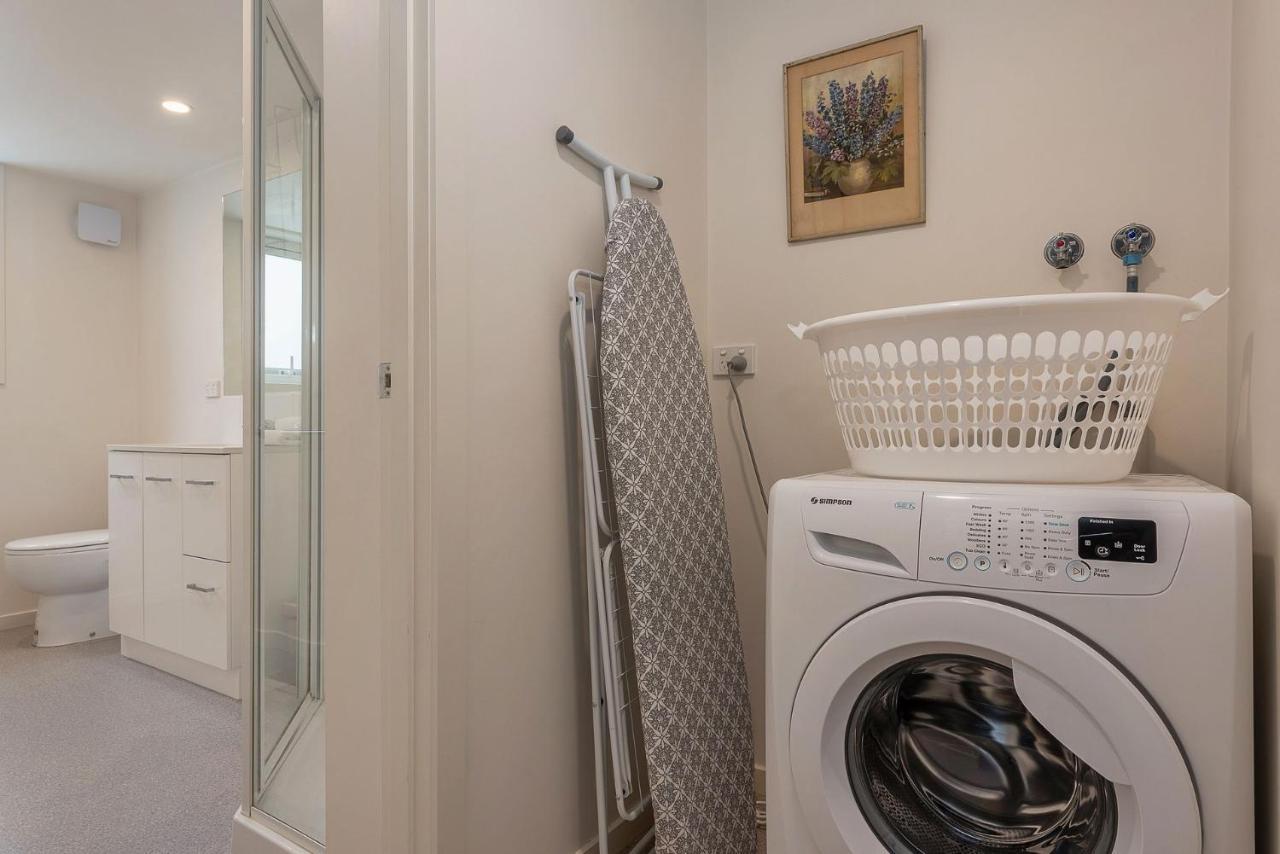 Sir Tom Inner Living With Off Street Parking Apartment *